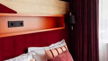 Habitación doble | Caja de seguridad en la habitación, cortinas blackout y insonorización