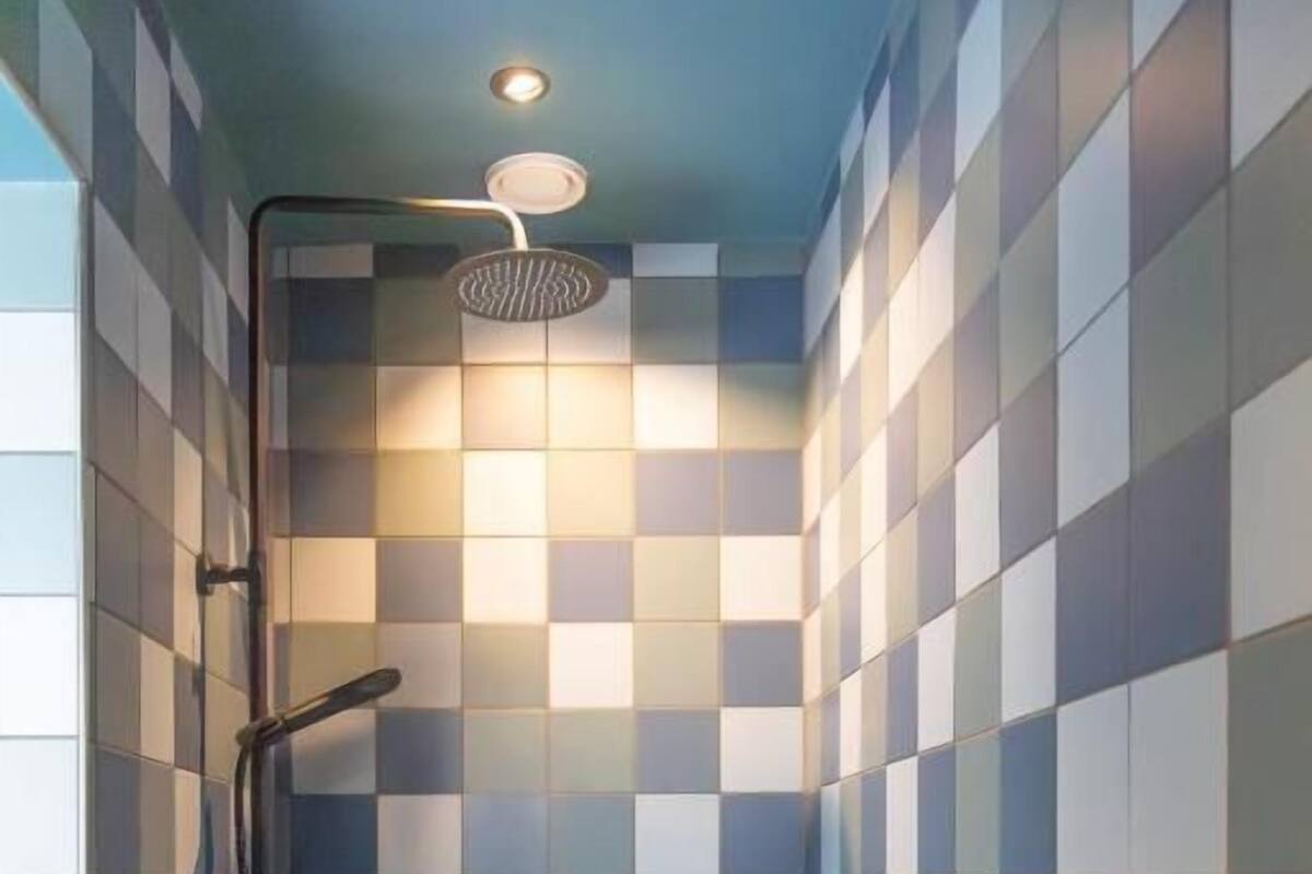 Standard Double Room | Bathroom