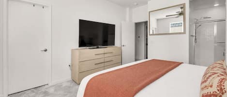 3 bedrooms, desk, iron/ironing board, travel crib