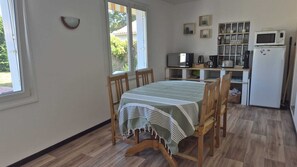 Dining - A 5-minute walk from the beach, this house is perfect for a family (Pornic)