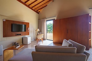 Suite de lujo, vista al jardín | Ropa de cama de alta calidad y minibar