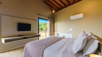 Luxury-Suite, Seeblick | Hochwertige Bettwaren, Minibar, Zimmersafe, Schreibtisch
