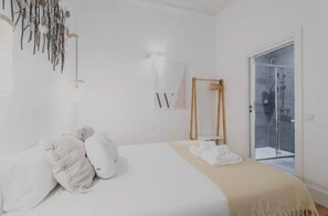 A modern bedroom with a bed, a bedside table, a hanging light fixture, and a glass door leading to a shower area. - Azul Tile - Super Central, Historical Tiles, AC (Lisboa)