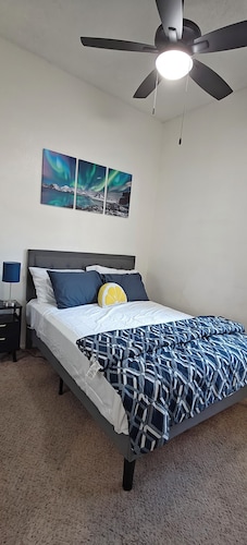 Spacious Home , King Bed, Chef’s Kitchen Near UNR, Downtown & Convention Center