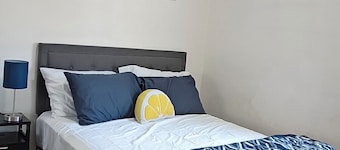 Spacious Home , King Bed, Chef’s Kitchen Near UNR, Downtown & Convention Center
