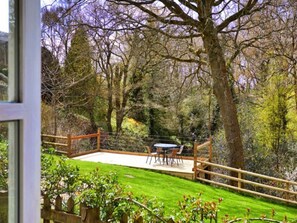 Balcony - Secluded Woodland Hut for 2 (Shrewsbury)