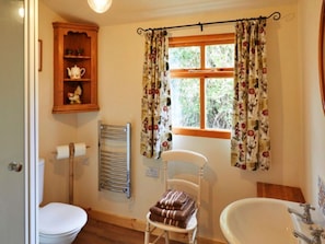 Bathroom - Secluded Woodland Hut for 2 (Shrewsbury)