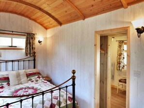 1 bedroom - Secluded Woodland Hut for 2 (Shrewsbury)