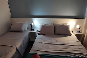Habitació triple | Planxa i posts de planxar i wifi gratuïta 
