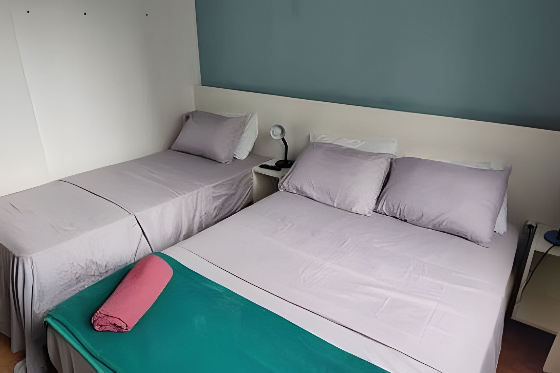 Habitación triple | Tabla de planchar con plancha y wifi gratis 