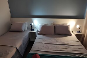 Dreibettzimmer | Bügeleisen/Bügelbrett, kostenloses WLAN