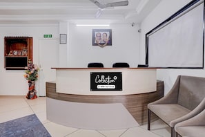 House | Reception - Collection O Rajkot Central Bus Terminal (Rajkot)