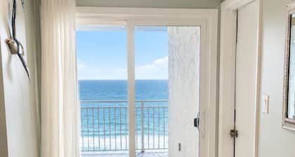 Oceanfront Bliss, Top Floor, 2BR, Indoor Pool & Hot Tub, Free Parking, Elevators