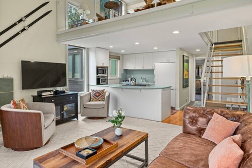 New! Charming Retro Snowmass Home | Vaulted Ceilings, Loft & Hot Tub