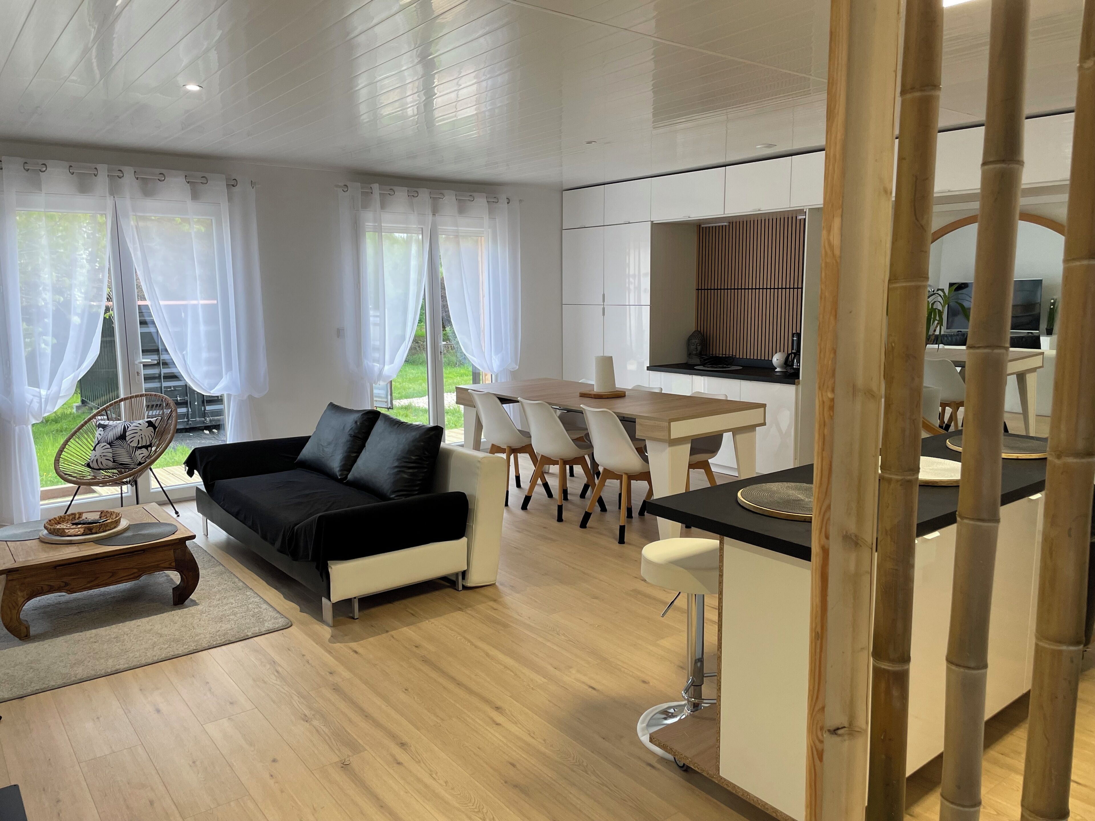 Maison Bois Neuve En Bord De Riviere . - Blois