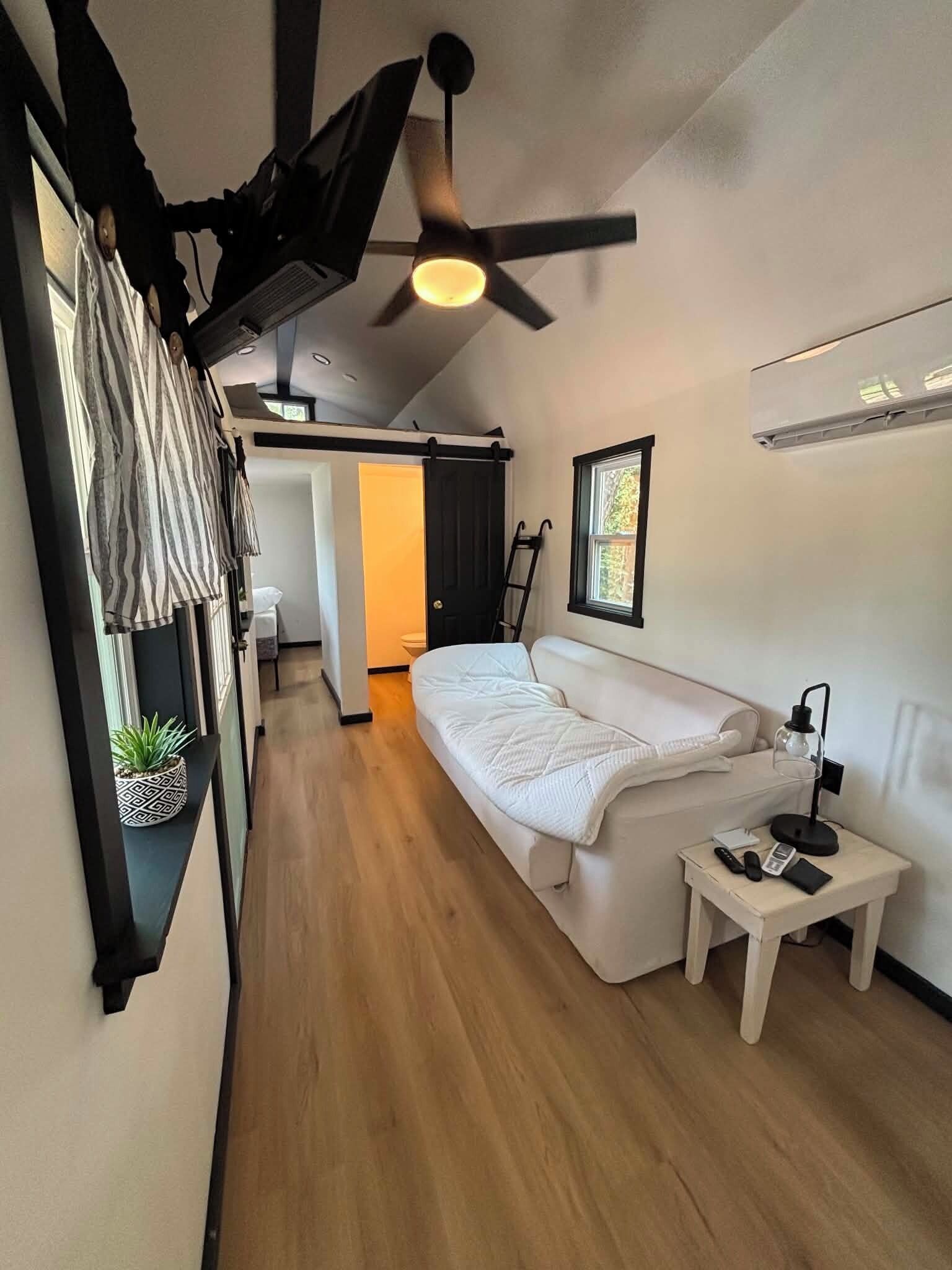 WiFi, bed sheets