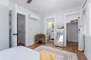 3 quartos, ferros/tábuas de passar roupa, Wi-Fi, roupa de cama