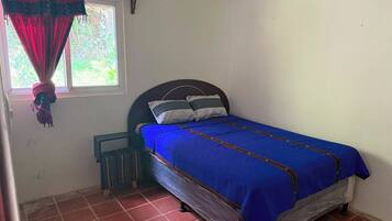 2 habitaciones, tabla de planchar con plancha y internet