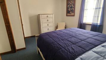 1 bedroom, iron/ironing board, WiFi (free), bed sheets