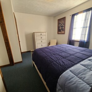 1 bedroom, iron/ironing board, WiFi (free), bed sheets