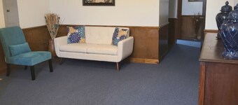 Peaceful Retreat at Crawford Farms – Quiet and Comfortable for Work or Relaxing.