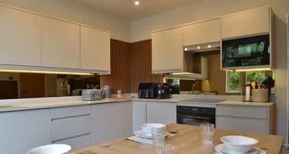 Luxury retreat | Pet friendly | 5 min walk to the beach
