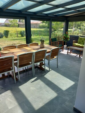 Dining - Vrbo Property (Montigny-sur-Armançon)