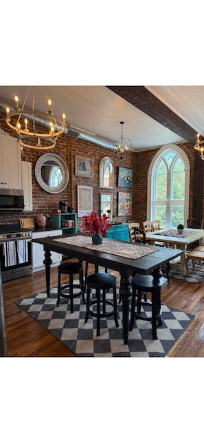 Dining - Loft on Main, charming apartment in delightful Historic Downtown Jonesborough (Jonesborough)