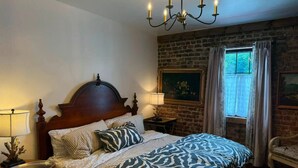 3 slaapkamers, een strijkplank/strijkijzer, wifi, beddengoed