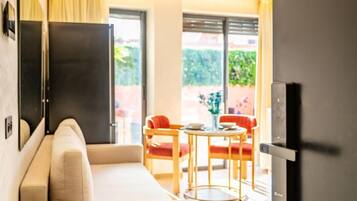 Basic Apartment | Living area
