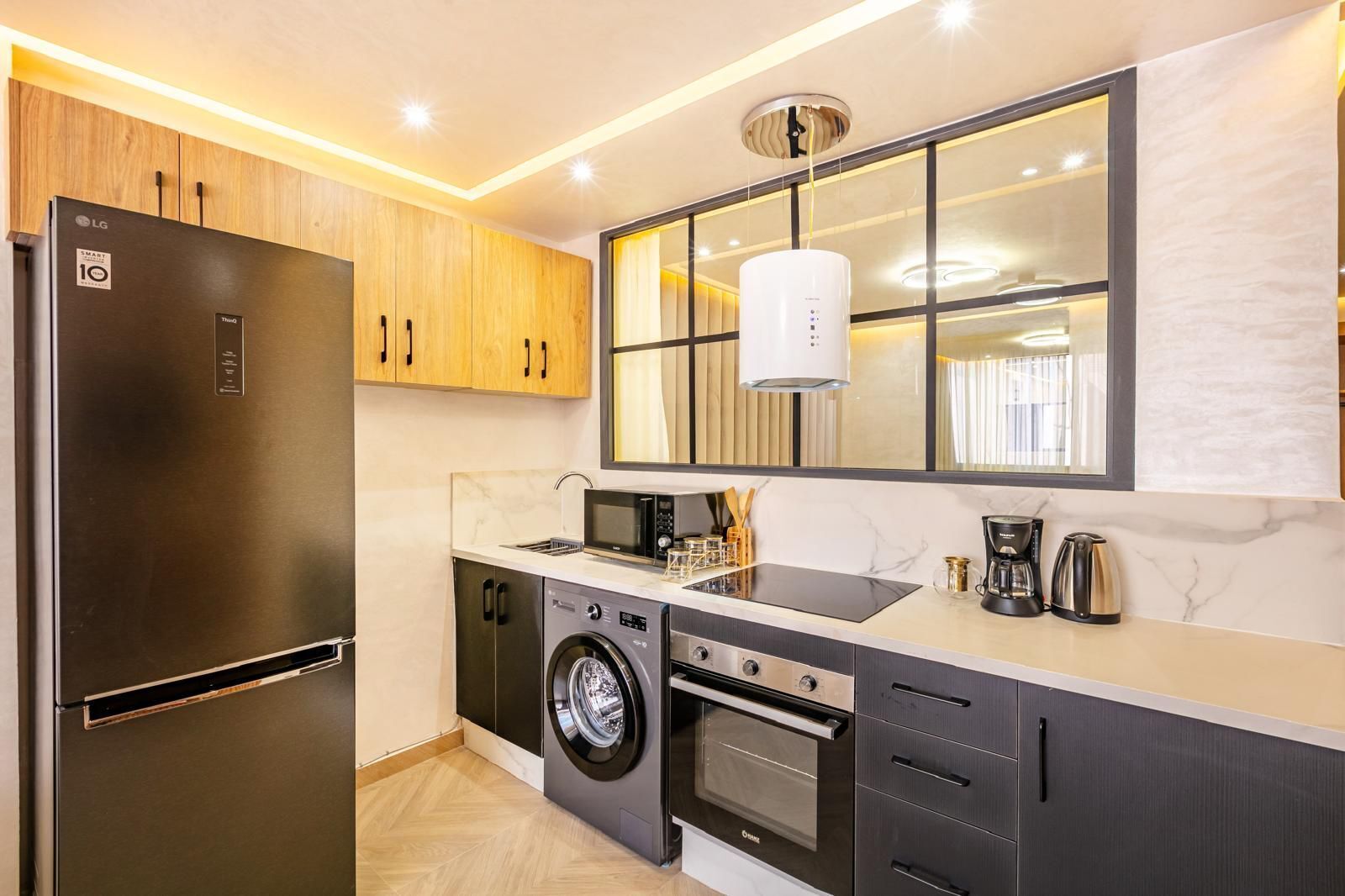 Appartement | Cuisine privée | Grand réfrigérateur, micro-ondes, four, plaque de cuisson