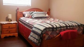 3 habitaciones, tabla de planchar con plancha, wifi y ropa de cama