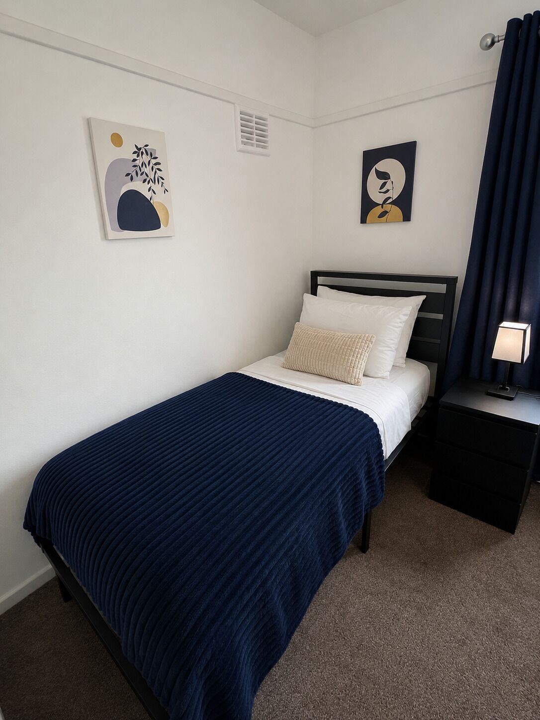 2 bedrooms, iron/ironing board, internet, bed sheets