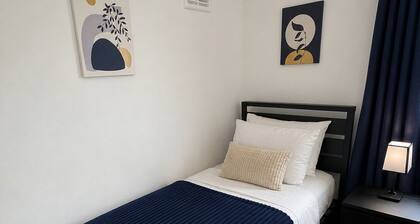 Modern, Cosy City 2-bedroom Apartment in Cambridge - with allocated parking