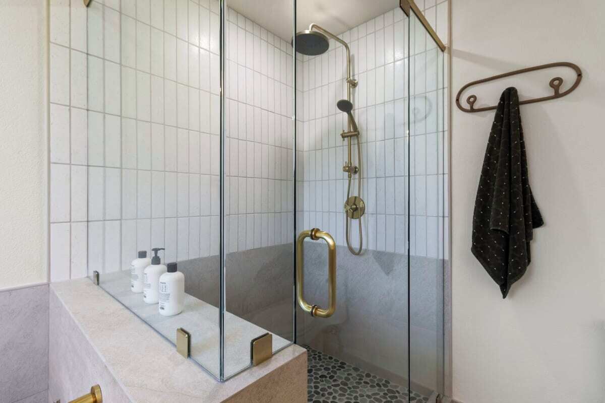 Hair dryer, towels