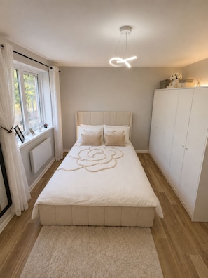 1 bedroom, iron/ironing board, bed sheets