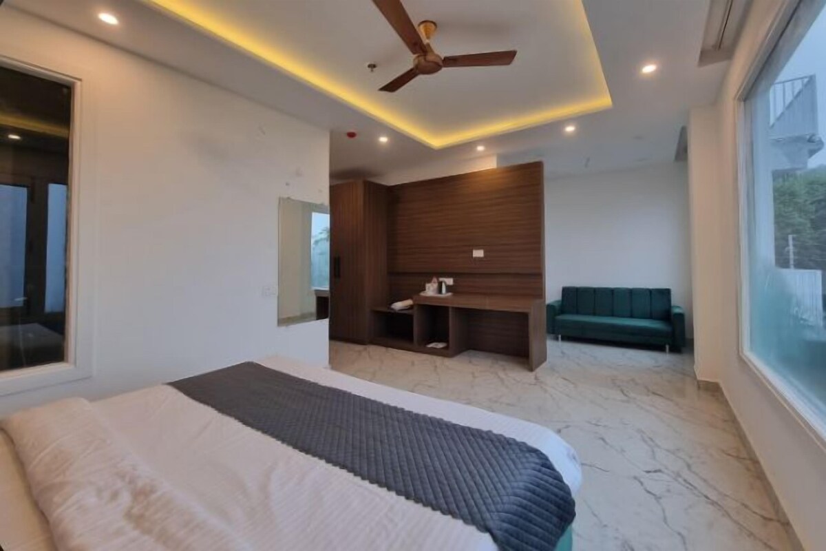 Phòng đơn Deluxe, ban công, quang cảnh đồi núi | Két bảo mật tại phòng, bàn, khu vực làm việc phù hợp cho laptop 