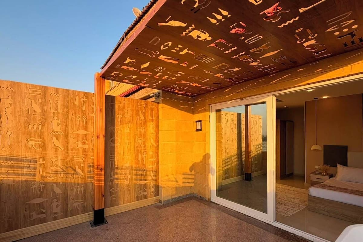 Luxury Jacuzzi Room with Private Terrace | Ropa de cama de alta calidad y minibar