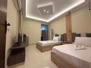 Phòng đôi hoặc 2 giường đơn có tầm nhìn toàn cảnh, quang cảnh núi | Két bảo mật tại phòng, bàn, khu vực làm việc phù hợp cho laptop
