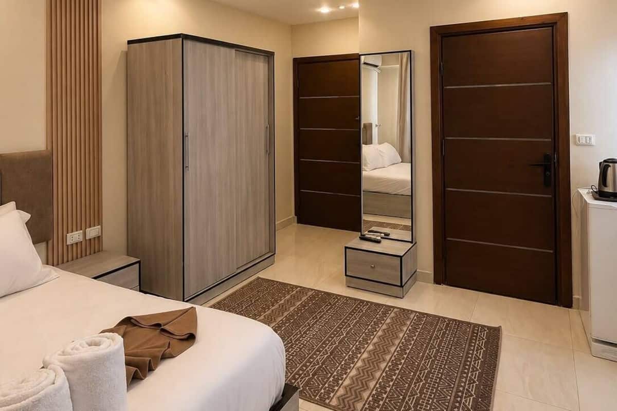 Habitación doble Premium, balcón, vista a la ciudad | Ropa de cama de alta calidad y minibar