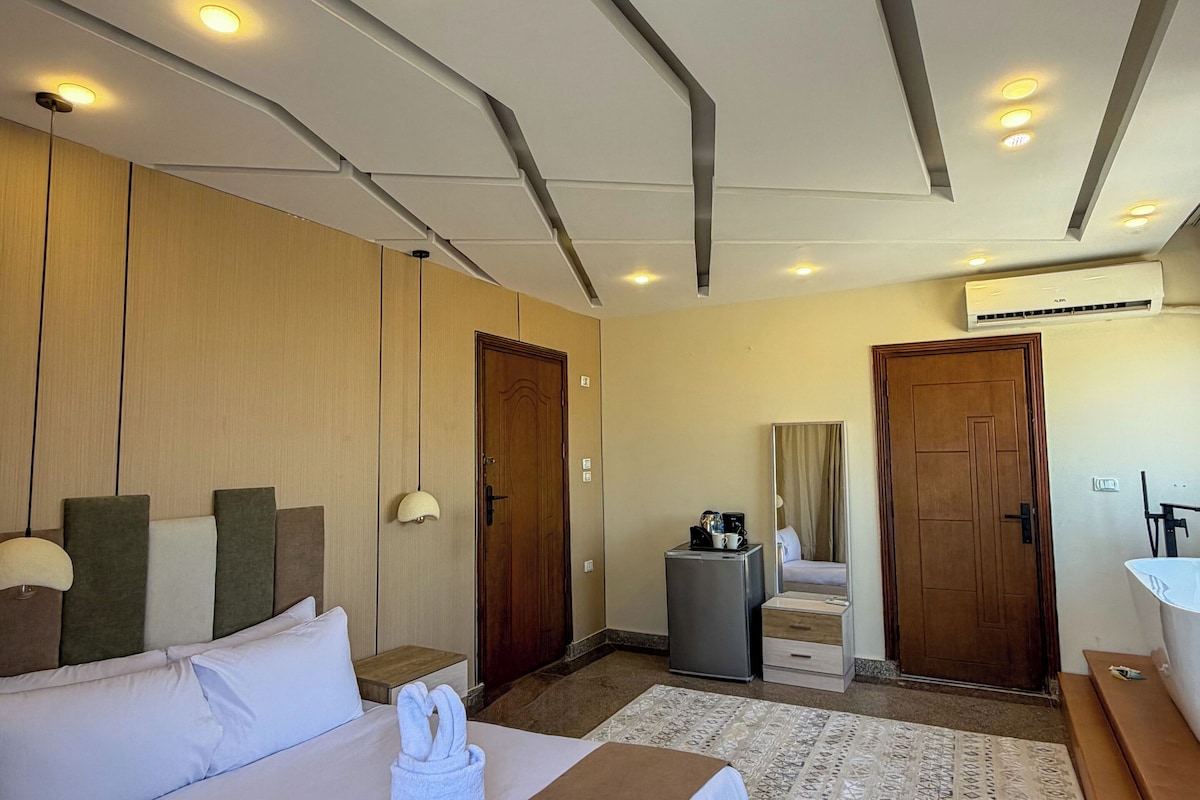 Suite with Private Terrace & Pyramids View