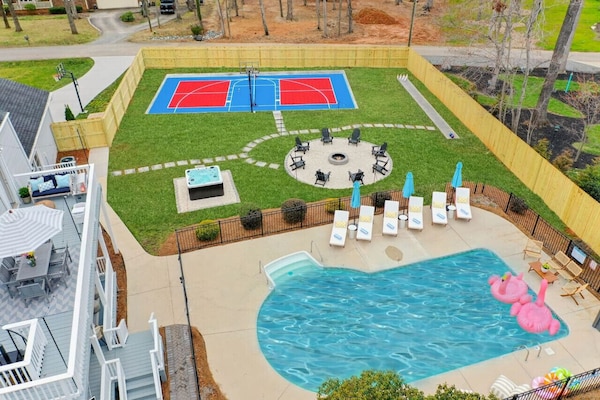 Greensboro Getaway Villa - Greensboro, NC