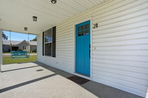 A white building with a blue door and the number 211. - Renovated 6BR Near Grand Lake Fire Pit & Games (Grove)
