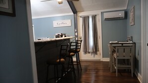 A kitchen with a bar area, a dining table with chairs, and a ceiling fan. - Rocky Hill Retreat (Rocky Hill)