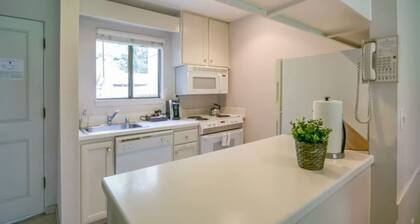 2BR Napa Getaway Side-by-side Condos Golf View