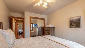 Interior - White Tail Cottage (Banner Elk)