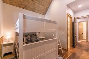 Interior - On Mountain Time at Eagles Nest (Banner Elk)