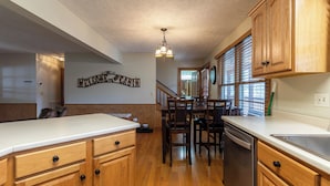 Interior - Nuttin' Better (Blowing Rock)