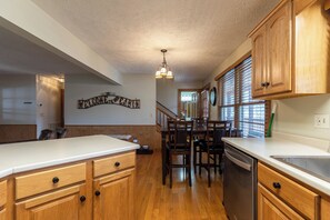 Interior - Nuttin' Better (Blowing Rock)