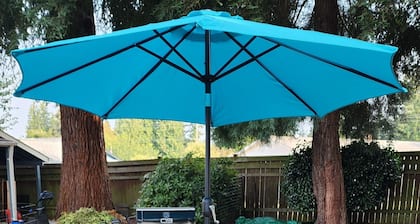 Cozy 2-bedroom cottage with AC in a quiet, charming Puyallup neighborhood.